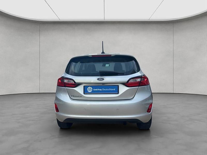 Gebraucht Ford Fiesta Cool & Connect 75 PS (55 kW) 2023 Moondust silber metallic Kleinwagen