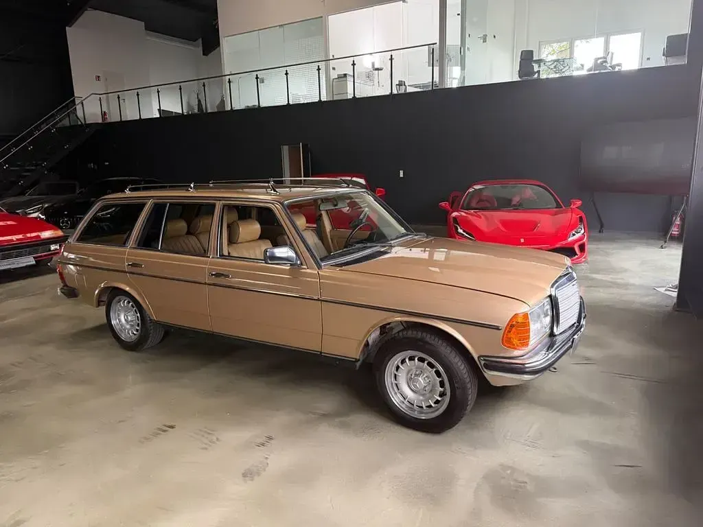 Gebraucht Mercedes 300 121 PS (88 kW) 1983 Gold Limousine
