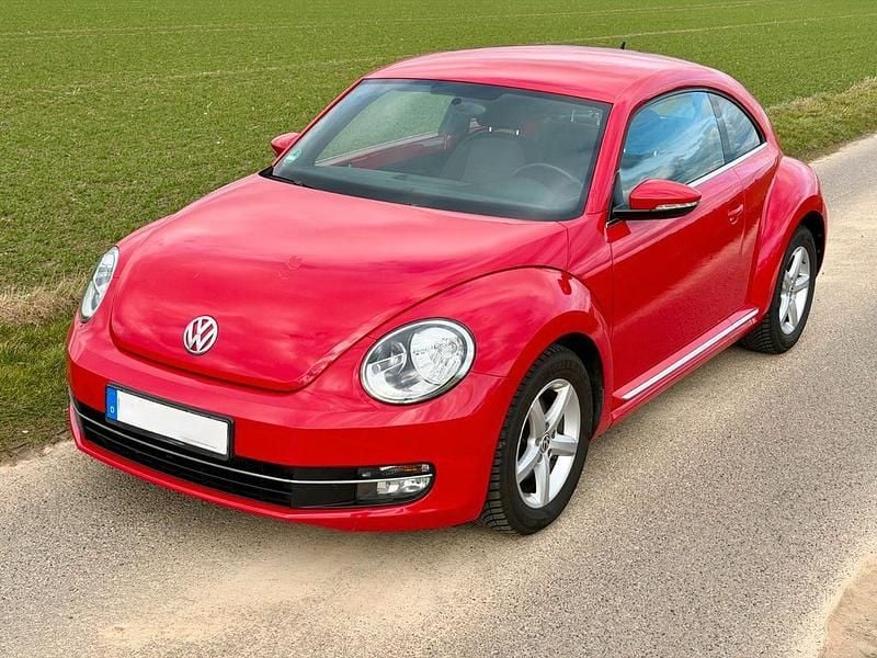 Gebraucht VW Beetle Design 105 PS (77 kW) 2014 Rot Kleinwagen