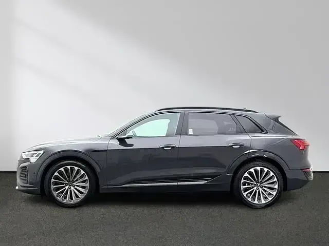 Gebraucht Audi Q8 e-tron S-Line 300 kW (408 PS) 2024 Magnetgrau SUV