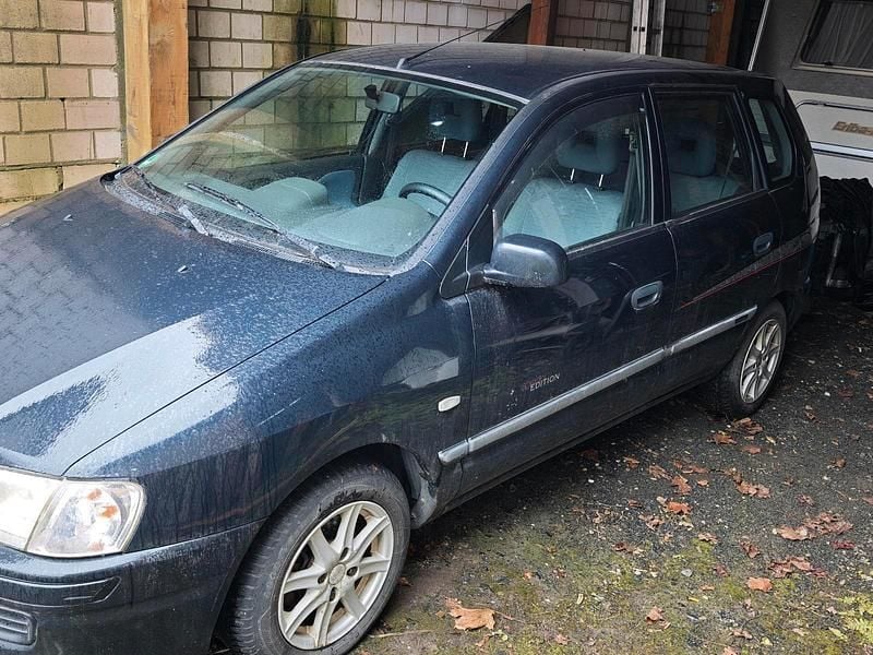 Gebraucht Mitsubishi Space Star 82 PS (60 kW) 2001 Blau Van / Kleinbus