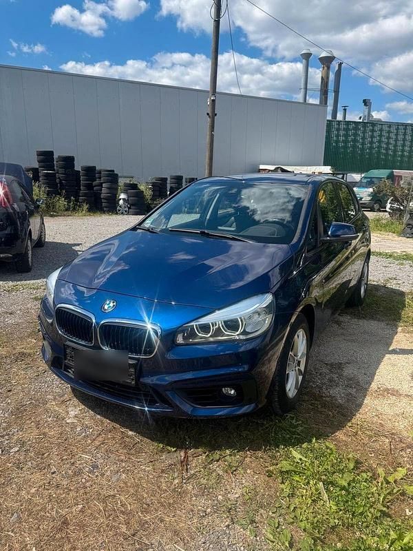 Blau Gebraucht 2016 BMW 218 Active Tourer Van / Kleinbus | 12.900 € (Fairer Preis) - Bild 1/4