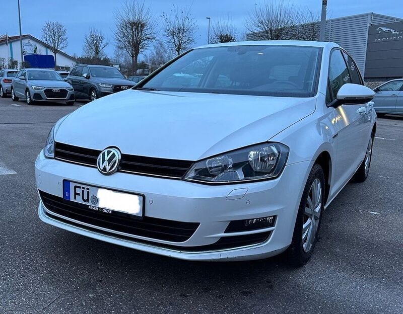 Weiß Gebraucht 2015 VW Golf VII LOUNGE Limousine | 10.500 € (Guter Preis) - Bild 1/4