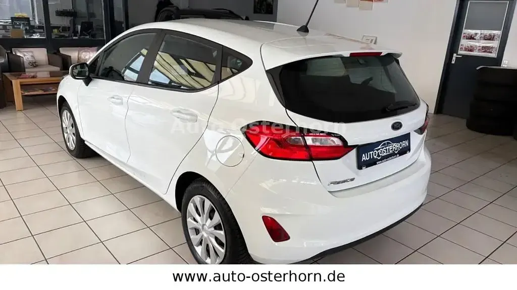 Gebraucht Ford Fiesta Cool & Connect 75 PS (55 kW) 2022 Frozen white Kleinwagen