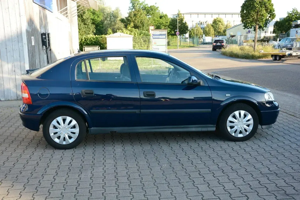Gebraucht Opel Astra 84 PS (61 kW) 2002 Blau Limousine