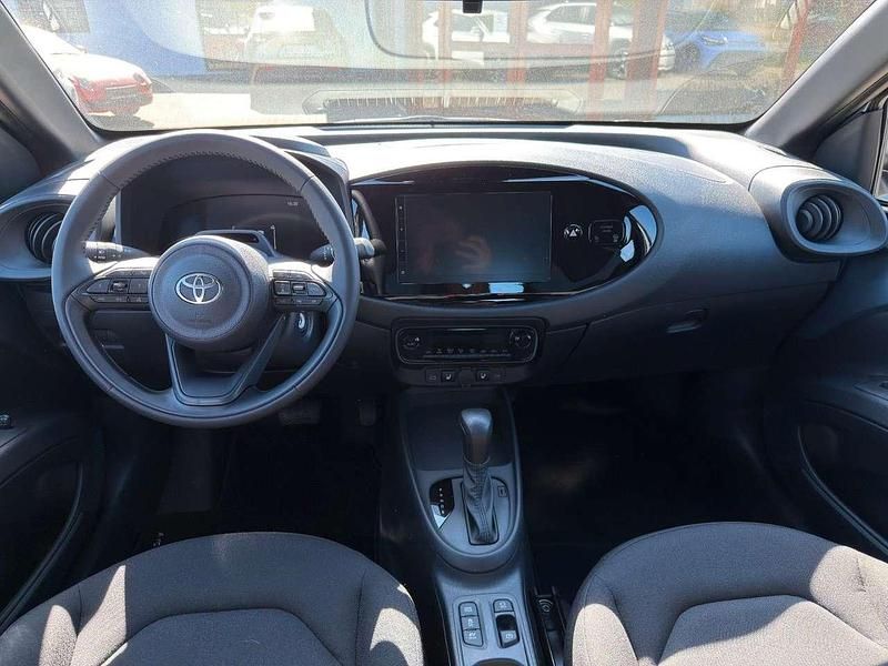 Neu Toyota Aygo Active 116 PS (85 kW) 2026 1k3 celestite grey Kleinwagen