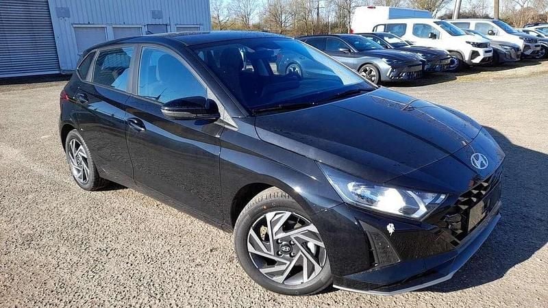 Phantom black mineraleffekt Neu 2025 Hyundai i20 Select Kleinwagen | 21.048 € (Guter Preis) - Bild 1/4