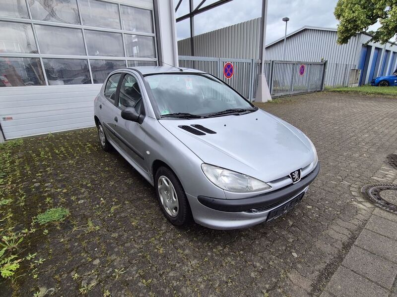 Gebraucht Peugeot 206 75 PS (55 kW) 2000 Silber Limousine