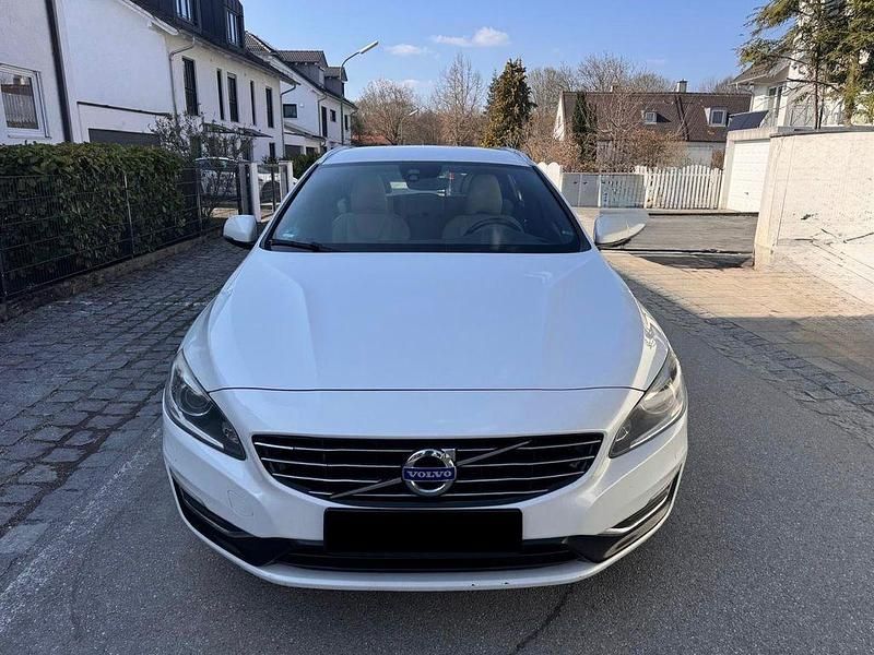 Gebraucht Volvo V60 163 PS (119 kW) 2015 Weiß Kombi
