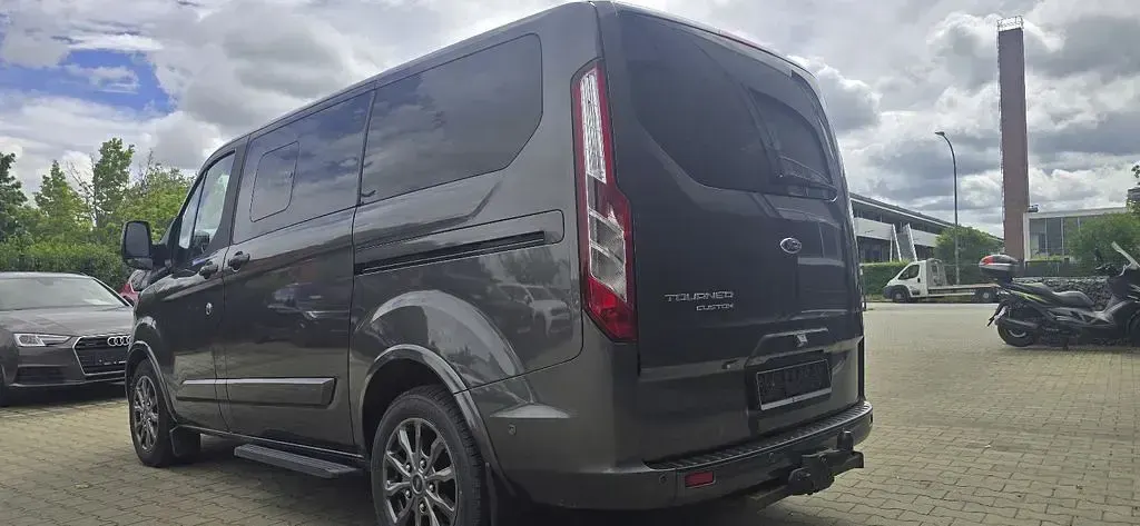 Gebraucht Ford Tourneo Titanium 185 PS (136 kW) 2021 Grau Van / Kleinbus