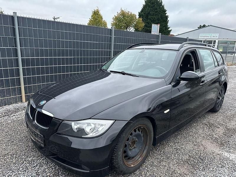 Schwarz Gebraucht 2006 BMW 318 Sport Line Kombi | 1.900 € (Superpreis) - Bild 1/4