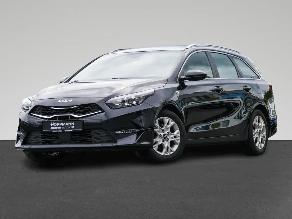 Używany Kia Ceed Vision 160 KM (117 kW) 2022 Czarny Hatchback