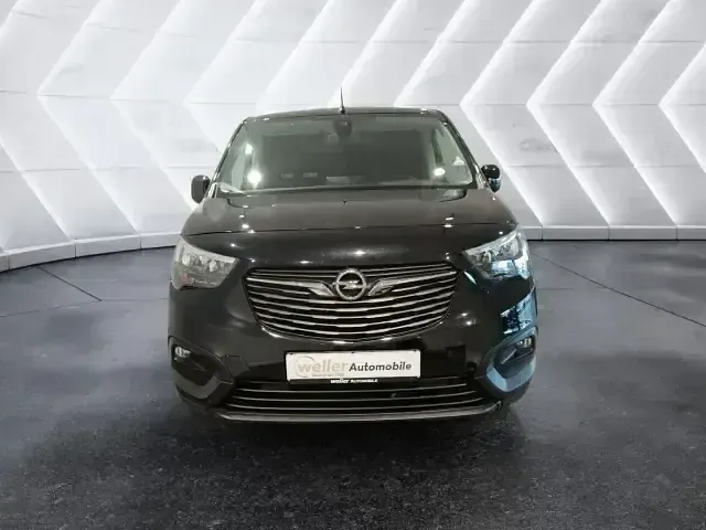 Używany Opel Combo 131 KM (96 kW) 2024 Czarny Minivan
