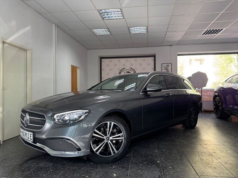 Grau Gebraucht 2023 Mercedes E200 Avantgarde Limousine | 37.990 € (Guter Preis) - Bild 1/4