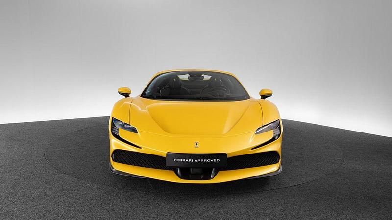 Gebraucht Ferrari SF90 999 PS (734 kW) 2022 Gelb Cabrio