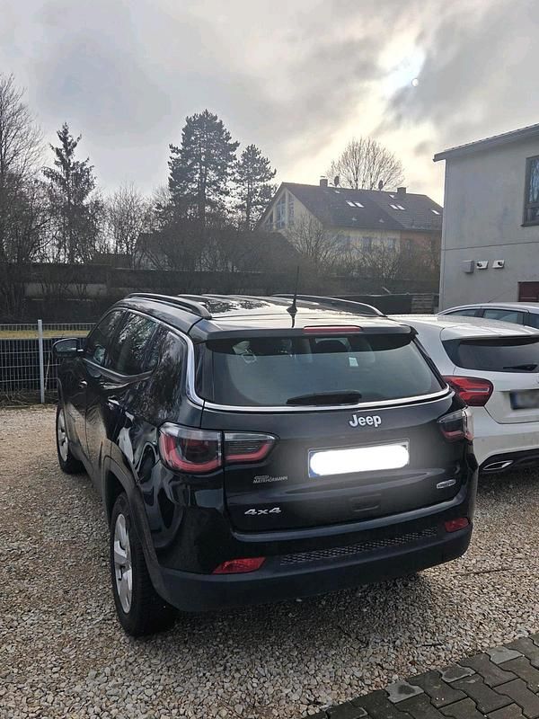Gebraucht Jeep Compass 140 PS (102 kW) 2019 Grau SUV