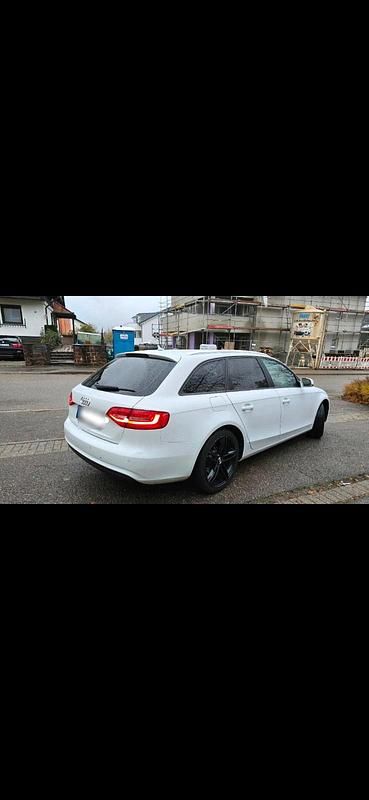Gebraucht Audi A4 143 PS (105 kW) 2012 Weiß Kombi