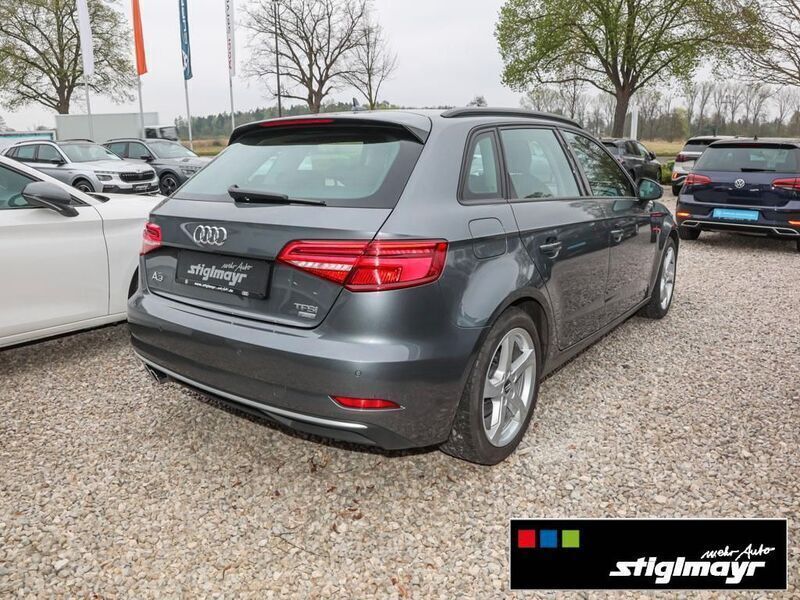 Gebraucht Audi A3 Sportback Sport 150 PS (110 kW) 2017 Grau Kleinwagen