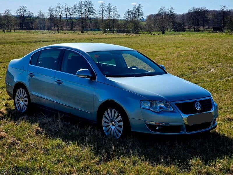 Blau Gebraucht 2005 VW Passat Comfortline Limousine | 1.999 € (Guter Preis) - Bild 1/4