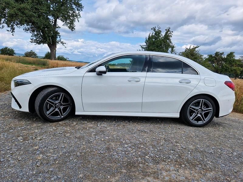 Weiß Gebraucht 2023 Mercedes A200 AMG Limousine | 35.800 € (Teuer) - Bild 1/4