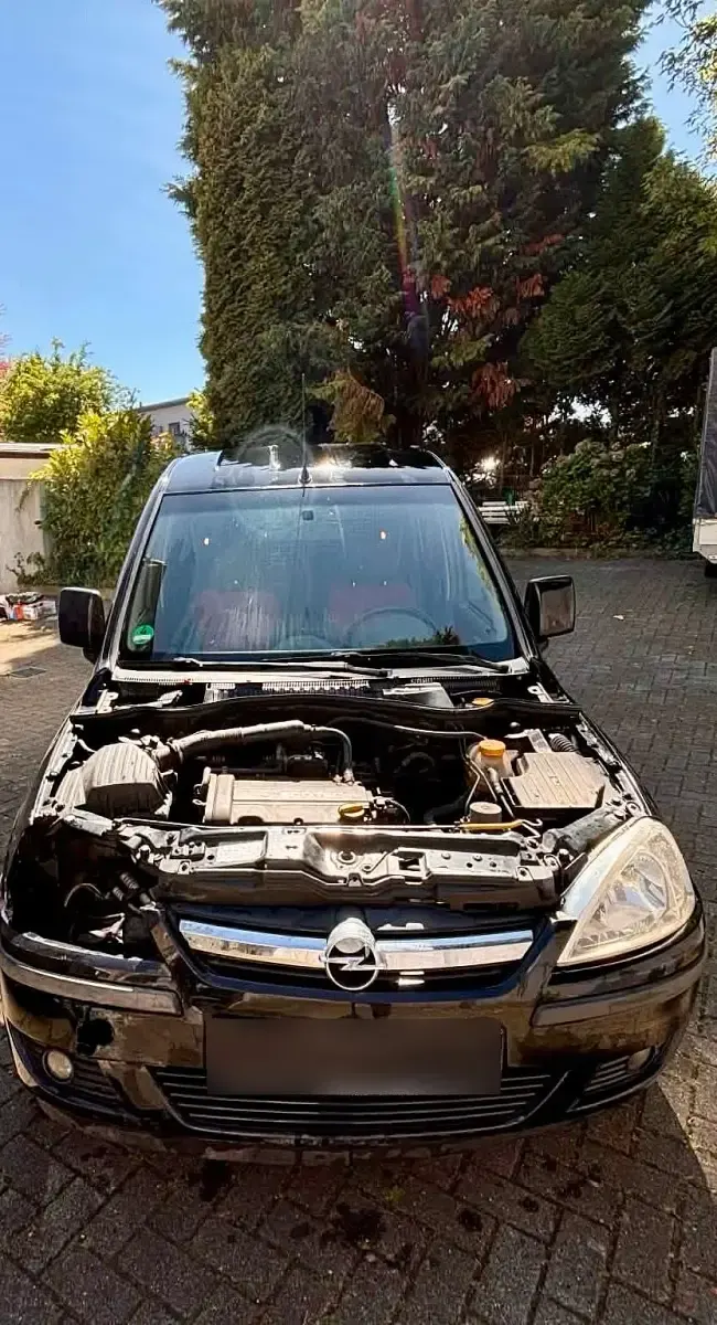 Używany Opel Combo 90 KM (66 kW) 2005 Czarny Minivan