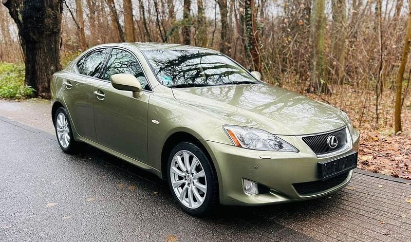 Grau Gebraucht 2007 Lexus IS220d Limousine | 6.800 € (Fairer Preis) - Bild 1/4