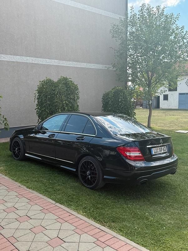 Schwarz Gebraucht 2013 Mercedes C350 AMG Limousine | 12.700 € (Fairer Preis) - Bild 1/4