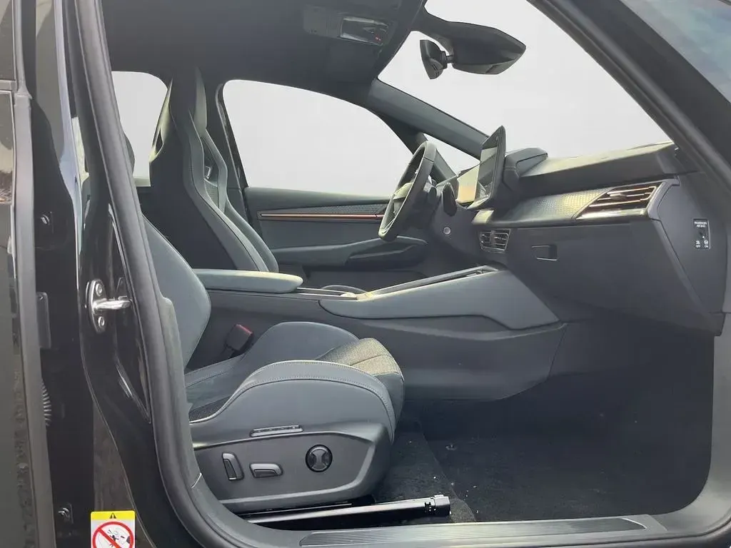 Neu Cupra Born VZ 239 kW (326 PS) 2026 Midnight black metallic (metallic) Kleinwagen