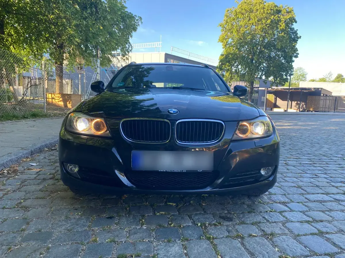 Gebraucht BMW 320 170 PS (125 kW) 2011 Schwarz Kombi
