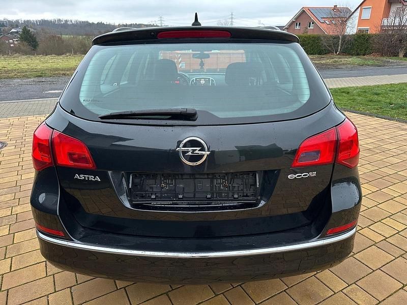 Second-hand Opel Astra 131 CP (96 kW) 2013 Negru Break
