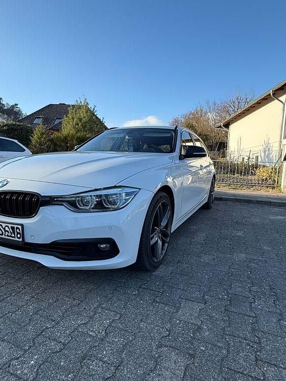 Gebraucht BMW 320 Advantage 184 PS (135 kW) 2018 Weiß Limousine