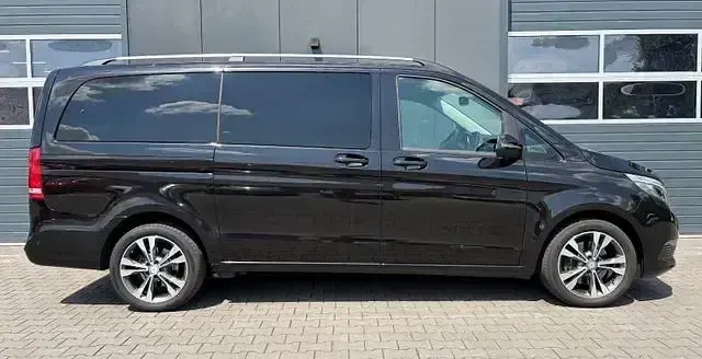 Gebraucht Mercedes V220 163 PS (119 kW) 2017 Obsidianschwarz metallic Van / Kleinbus