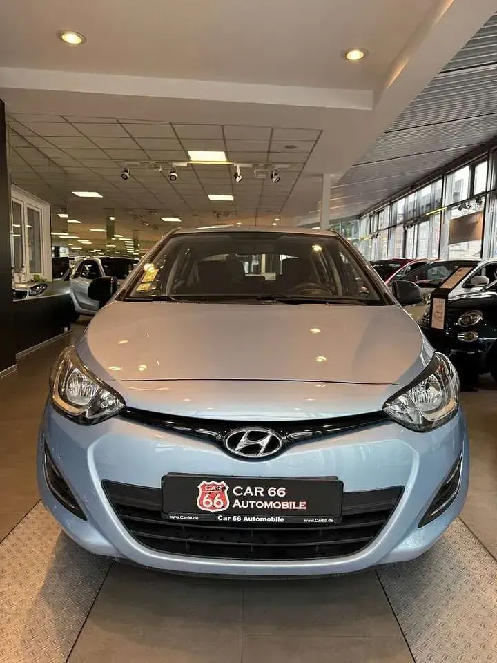 Gebraucht Hyundai i20 Edition 86 PS (63 kW) 2013 Blau Kleinwagen