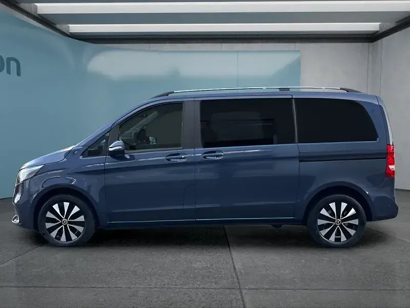 Gebraucht Mercedes V220 163 PS (119 kW) 2024 Blau Van / Kleinbus