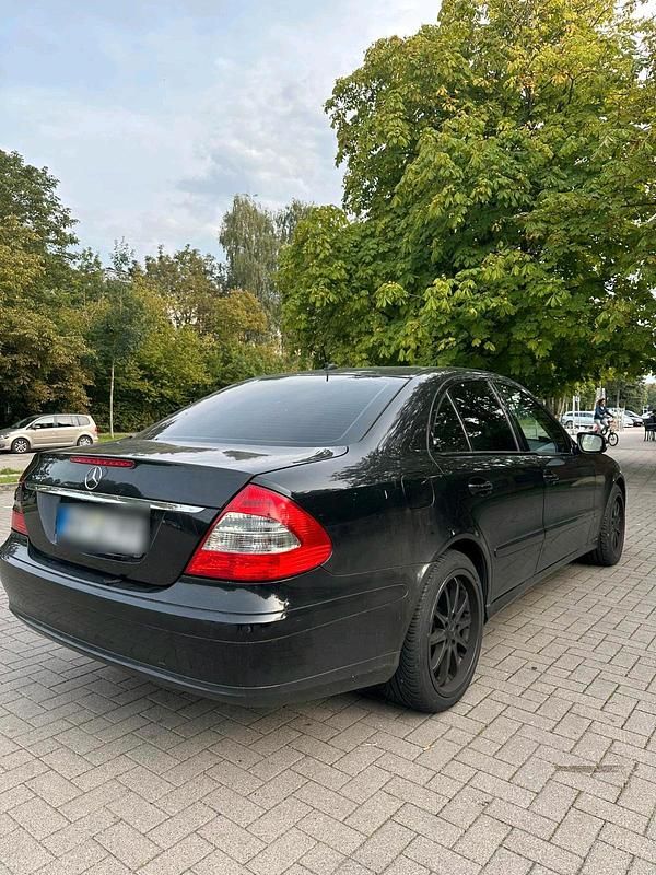 Gebraucht Mercedes E200 136 PS (100 kW) 2009 Schwarz Limousine