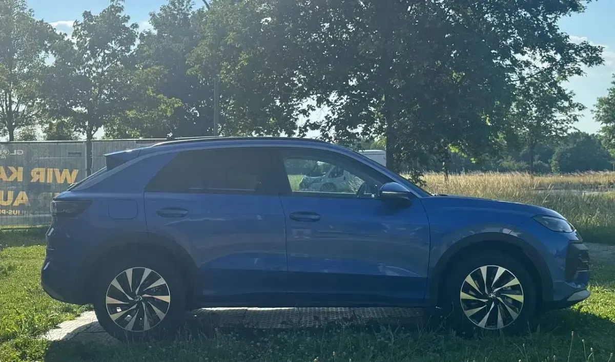 Neu VW T-Roc Life 116 PS (85 kW) 2026 Celestial blue metallic SUV