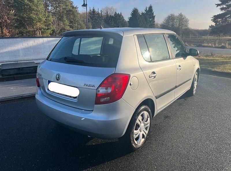 Gebraucht Skoda Fabia Ambition 75 PS (55 kW) 2014 Silber Limousine