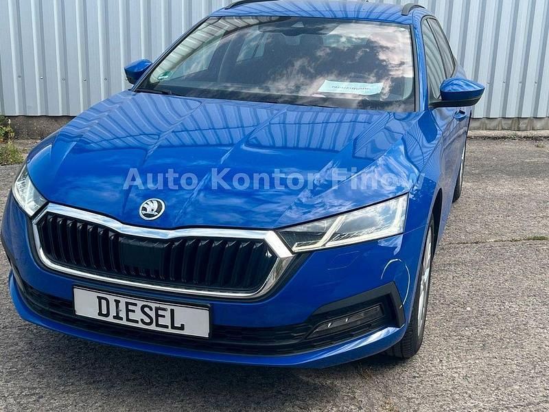 Blau Gebraucht 2021 Skoda Octavia Ambition Kombi | 21.900 € (Guter Preis) - Bild 1/4