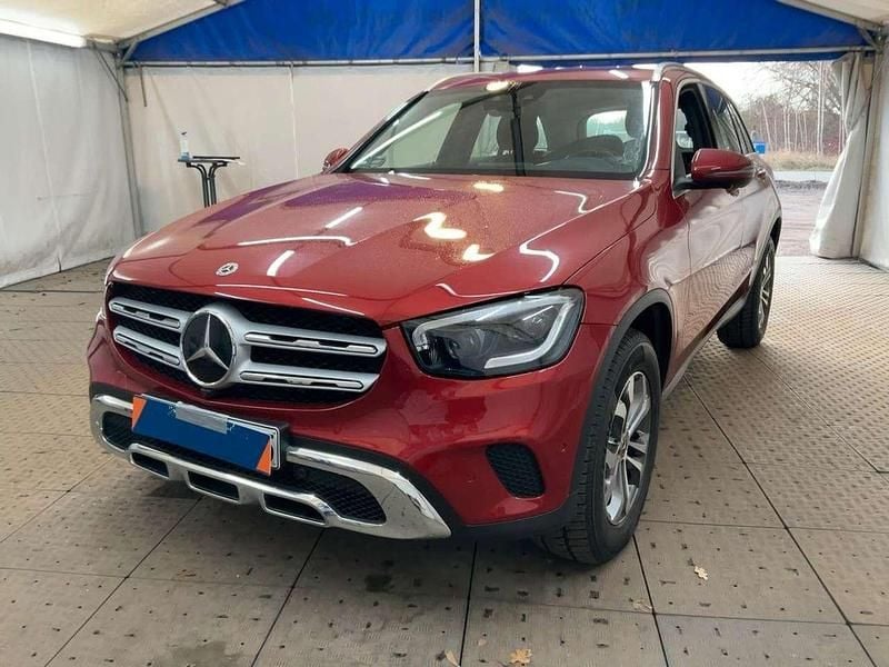 Hyazinthrot (designolack) Gebraucht 2020 Mercedes GLC300 SUV | 38.790 € (Superpreis) - Bild 1/4