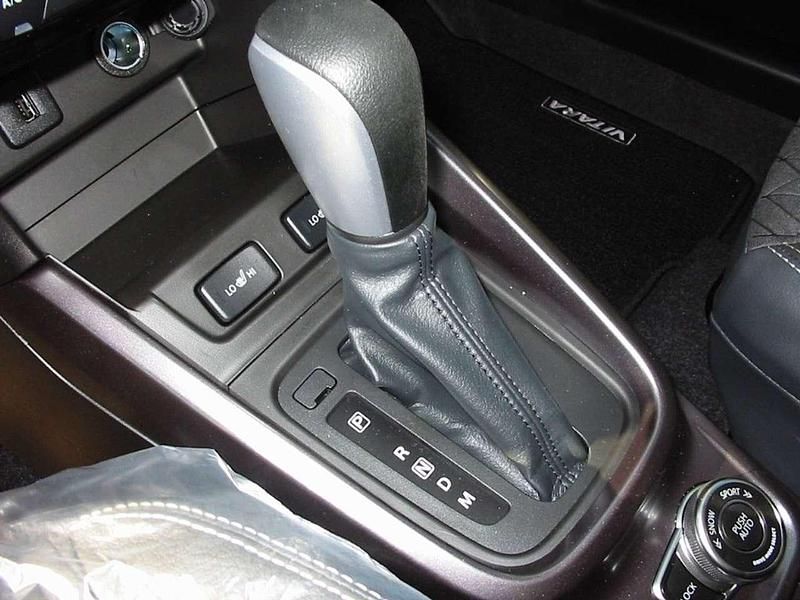 Gebraucht Suzuki Vitara 129 PS (94 kW) 2024 Dunkelblaumet. dach schwarzmet SUV