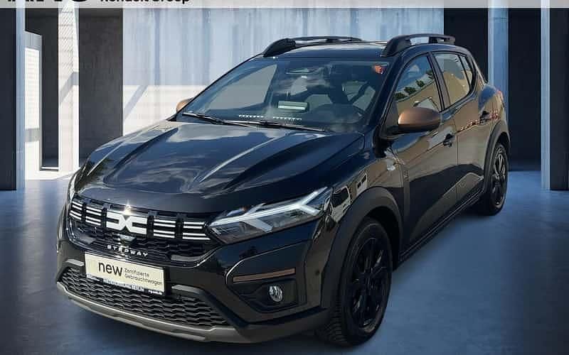 Schwarz Gebraucht 2024 Dacia Sandero Expression Limousine | 17.989 € (Fairer Preis) - Bild 1/3