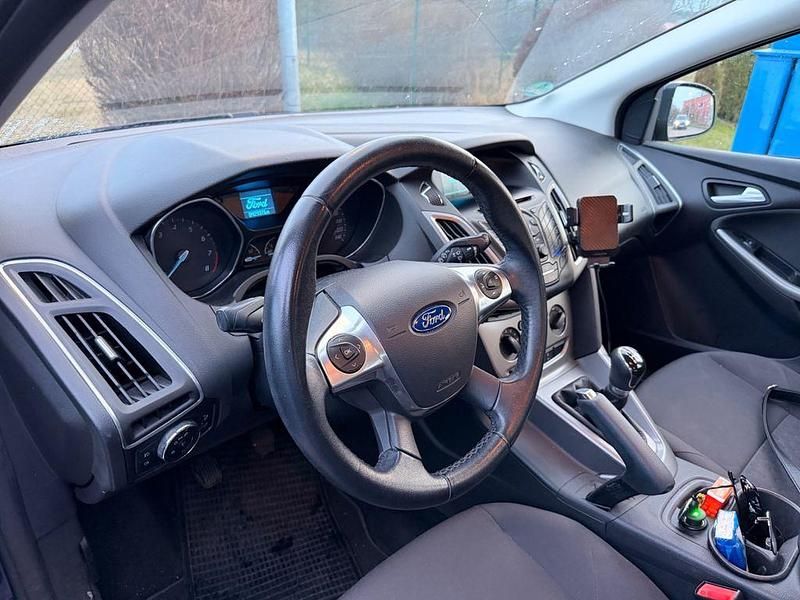 Gebraucht Ford Focus 101 PS (74 kW) 2014 Blau Limousine