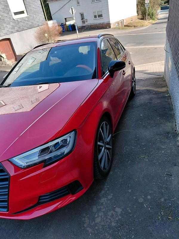 Gebraucht Audi A3 Sport 150 PS (110 kW) 2019 Rot Limousine