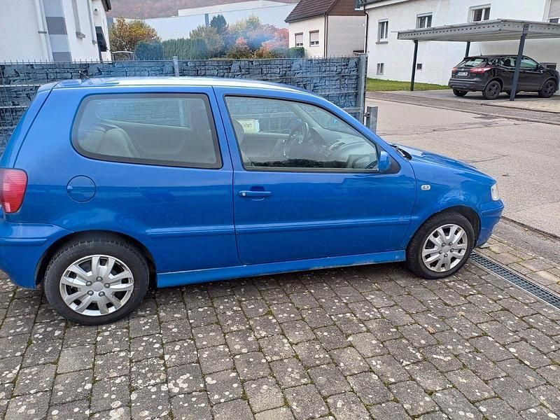 Second-hand VW Polo Edition 75 CP (55 kW) 2001 Albastru Berlinǎ
