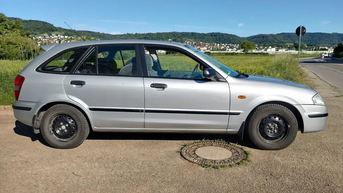 Gebraucht Mazda 323 88 PS (64 kW) 1999 Silber Kombi