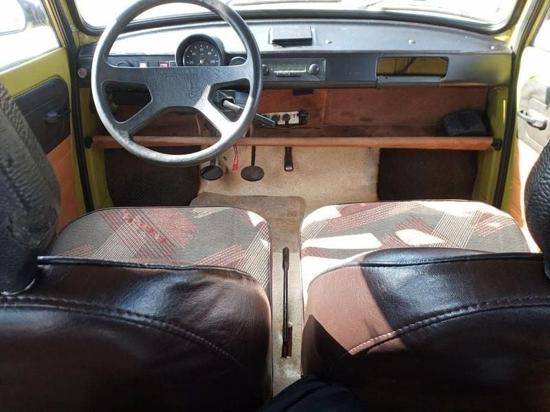 Gelb Gebraucht 1988 Trabant 601 Kleinwagen | 3.800 € - Bild 1/4