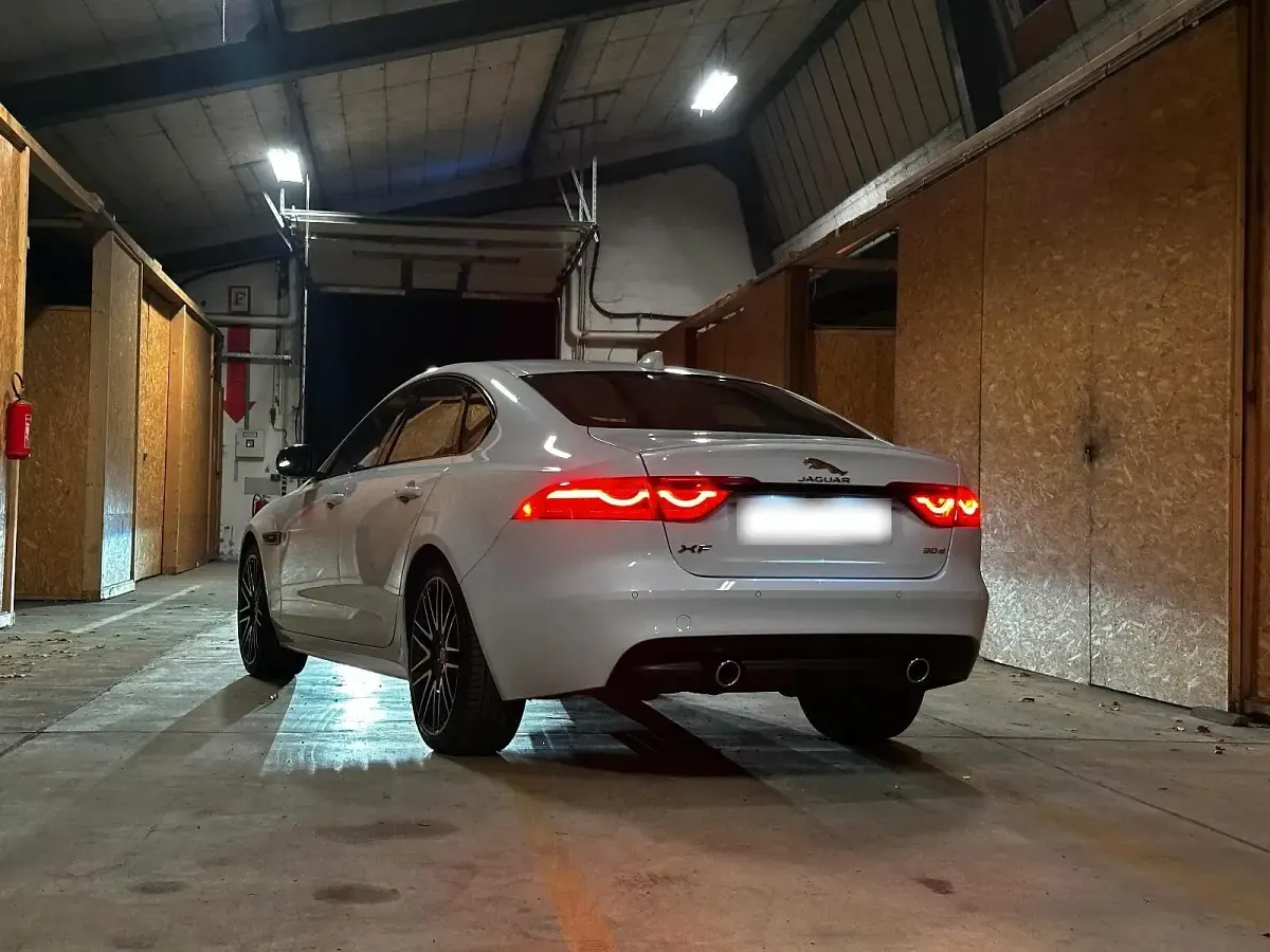 Gebraucht Jaguar XF 300 PS (220 kW) 2016 Weiß Limousine