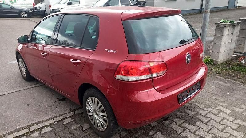 Gebraucht VW Golf VI Team 122 PS (89 kW) 2010 Rot Kleinwagen