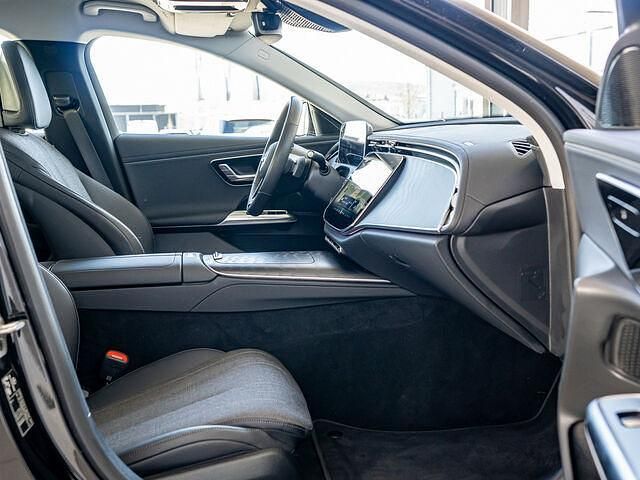 Gebraucht Mercedes E220 Advanced 197 PS (144 kW) 2024 Schwarz / obsidianschwarz Limousine