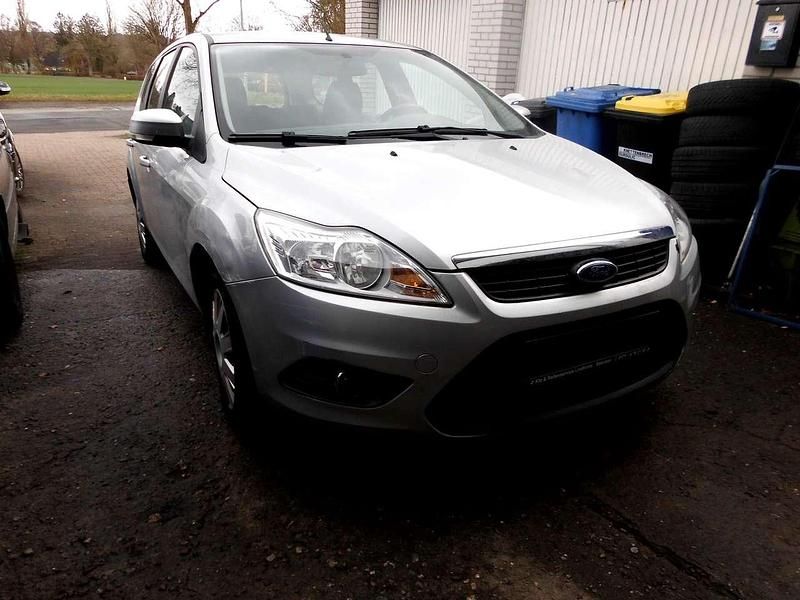 Gebraucht Ford Focus Style 90 PS (66 kW) 2010 Polarsilber metallic Kombi